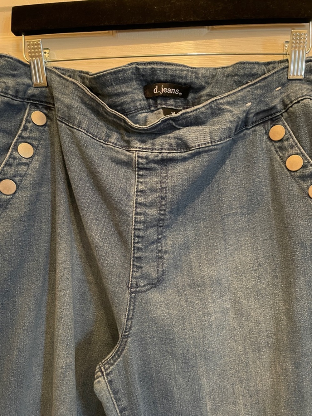 d. jeans Light Blue Button-Accent Women's Cropped Wide Leg Jeans